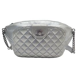 BOLSA CHANEL BANANA COURO ACOLCHOADO CINTO TEMPORAL FECHO PRATA Prata