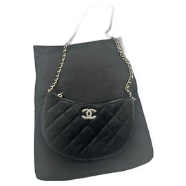 Chanel VIP Gift Bolsa de Ombro Pequena de Veludo Preto Preto