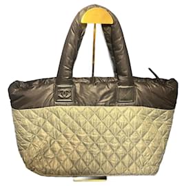 Autre Marque Chanel Cocoon Handtasche Grau Polyester Grau