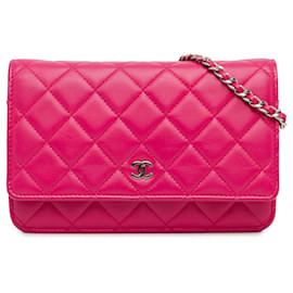 Chanel-Portefeuille classique en cuir d'agneau rose Chanel sur chaîne-Rose