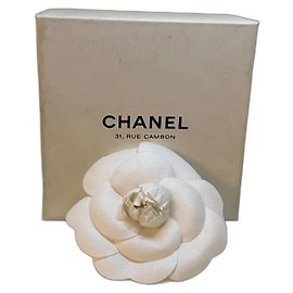 Chanel Kamelie Weiß