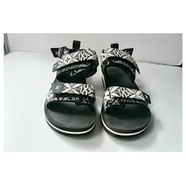 Louis Vuitton-LOUIS VUITTON Flat Comfort Sandals LV 1854 sold out size 39 Very Good Condition-Dark blue