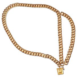 Ceinture de taille Chanel fermeture avec un crochet. Doré
