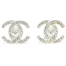 Chanel AH1996 Pendientes de clip CC Turnlock de plata con strass. Plata