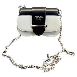 Borsa a tracolla Prada Sidonie in pelle nera e bianca Nero Bianco