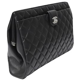 Chanel-Pochette Timeless Frame en cuir d'agneau matelassé Chanel en cuir noir-Noir