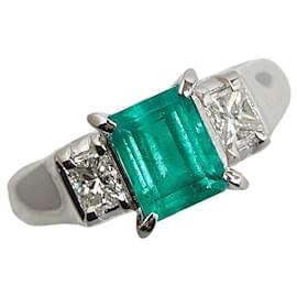 Autre Marque-[LuxUness] Platinum Diamond & Emerald Ring Metal Ring in Excellent condition-Other