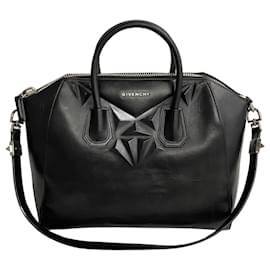 Givenchy-Givenchy Leather Antigona 3D Bag Leather Crossbody Bag in Good condition-Other