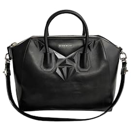 Givenchy-Givenchy Leather Antigona 3D Bag Leather Crossbody Bag in Very Good Condition-Other