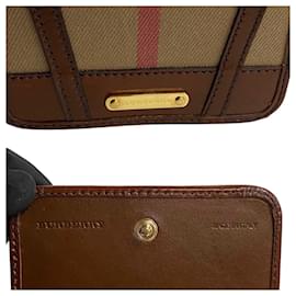 Burberry-Burberry Nova Check Trifold Geldbörse aus Leder in sehr gutem Zustand-Andere