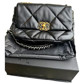 Chanel N°19 Black Lambskin Handbag Black