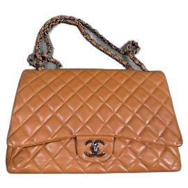 Chanel Maxi Jumbo Double Flap en cuir caviar caramel Caramel