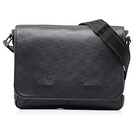 Louis Vuitton-Bolsa Crossbody Louis Vuitton Damier Infini District Preta-Preto