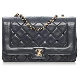 Chanel-Borsa a tracolla media Diana in pelle di agnello con patta nera Chanel-Nero