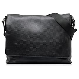 Louis Vuitton-Bolsa Crossbody Louis Vuitton Damier Infini District MM preta-Preto