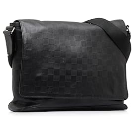 Louis Vuitton-Bolsa Crossbody Louis Vuitton Damier Infini District MM preta-Preto