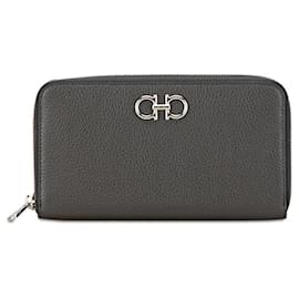 Salvatore Ferragamo-Salvatore Ferragamo Gancini Leather Zip-Around Wallet 220405 in Great Condition-Other