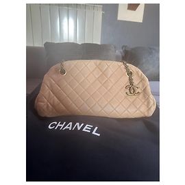 Bolsa bowling Chanel Mademoiselle em couro de cordeiro bege Bege