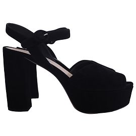 Talons plateforme Prada Donna en daim noir Noir