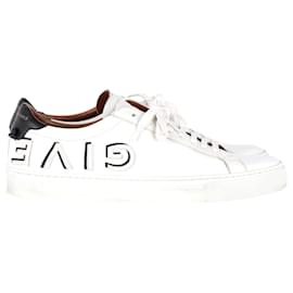 Givenchy-Givenchy Logo Urban Knots Sneakers in White Leather-White,Cream