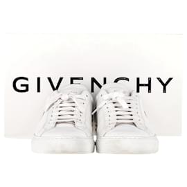 Givenchy-Givenchy Logo Urban Knots Sneakers in White Leather-White,Cream