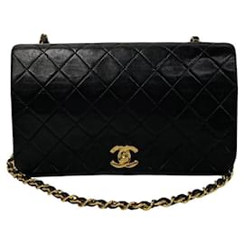 Chanel-Bolsa de couro matelassê Chanel CC com aba completa, bolsa crossbody em muito bom estado-Outro