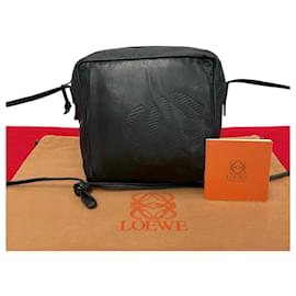 Loewe-Loewe Leather Crossbody Bag Leather Crossbody Bag in Very Good Condition-Other