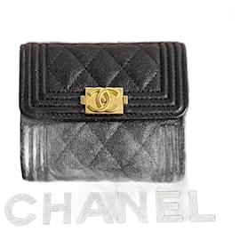 Chanel-Carteira Trifold Le Boy em Couro Caviar da Chanel em Muito Bom Estado-Outro