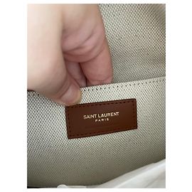 Saint Laurent Cassandre Envelope Pouch aus Raffia Beige