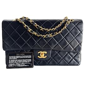 Chanel-Chanel Classic handbag in black lambskin leather with gold-plated metal-Black