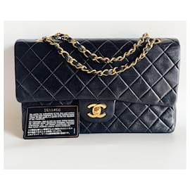 Chanel-Chanel Classic handbag in black lambskin leather with gold-plated metal-Black