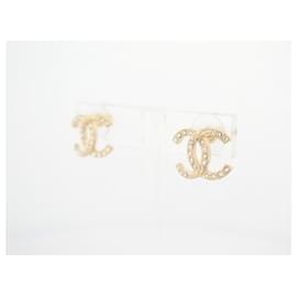 Chanel-NEUF BOUCLES D'OREILLES CHANEL LOGO CC STRASS METAL DORE GOLDEN EARRING NEW-Doré