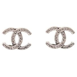 Chanel-NUOVI ORECCHINI CHANEL CON LOGO CC E STRASS EFFETTO INVECCHIATO NUOVI ORECCHINI-Argento