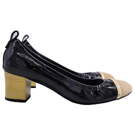 Bailarinas con tacón cúbico y puntera en charol negro Lanvin Negro