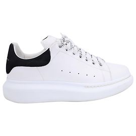 Tênis oversized Alexander McQueen em couro branco e camurça preta Branco