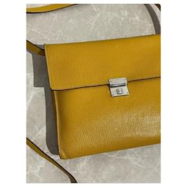 Hermès-HERMES  Handbags T.  leather-Yellow