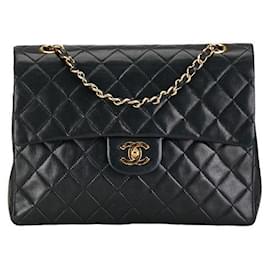 Chanel-Chanel Medium Classic lined Flap Bag  Leather Shoulder Bag in Good condition-Black