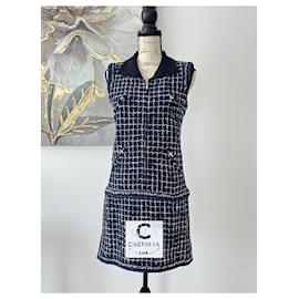 Chanel-Nouvelle robe en tweed Lesage à 9 000 $.-Bleu Marine
