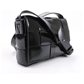 Bottega Veneta-Bottega Veneta Maxi Patent Intrecciato Cassette Shoulder Bag in Black-Black