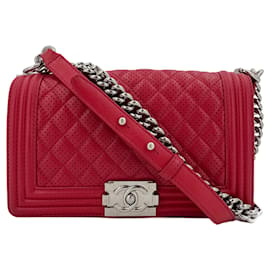 Chanel-Sac à rabat Boy Medium en cuir d'agneau perforé Framboise-Rouge