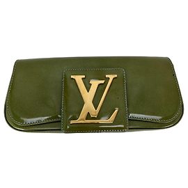 Clutch verde Sobe de charol Louis Vuitton Verde