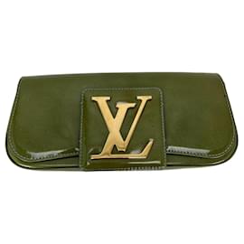 Louis Vuitton-Embreagem verde Sobe de couro envernizado Louis Vuitton-Verde