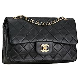 Chanel-Sac à bandoulière en cuir à rabat doublé classique moyen Chanel en bon état-Noir