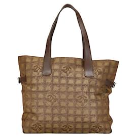 Chanel-Chanel New Travel Line Tote Bag Sac cabas en toile en bon état-Marron