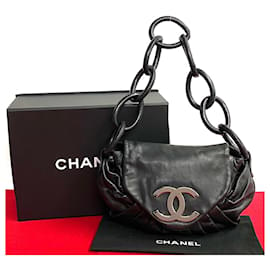 Chanel-Sac à bandoulière Chanel CC Ring Sac à bandoulière en cuir en bon état-Noir