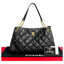 Chanel-Chanel CC Quilted Retro Chain Tote Leather Tote Bag in Excellent condition-Black