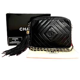 Chanel-Sac à bandoulière en cuir Chanel CC Tassel en très bon état-Noir