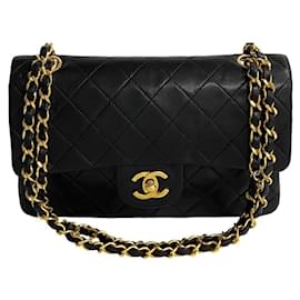 Chanel-Sac à main en cuir Chanel Small Classic doublé Flap Bag en bon état-Noir