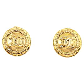 Chanel-Chanel CC Clip On Earrings  Metal Earrings in Good condition-Golden