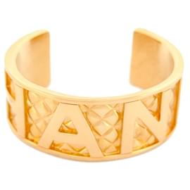 Chanel-VINTAGE CHANEL BRACELET LOGO QUILTED CUFF 1997 T17 GOLDEN METAL STRAP-Golden